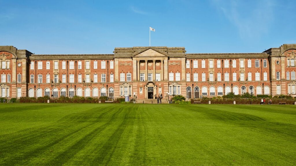 Leeds Beckett University  является одним из самых крупных и известных университетов Великобритании